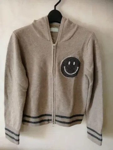 앙클레 스마일리 페이스 비즈 장식 후드 부착 자켓