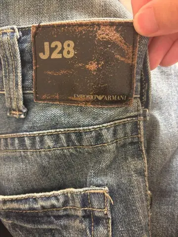 EMPORIO ARMANI J28 스트레이트 데님