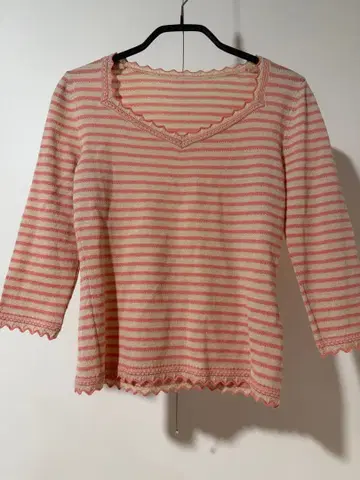 핑크와 화이트 스트라이프 오부 소매 니트