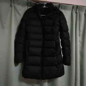 유니클로 블랙 후드 부착 다운 코트