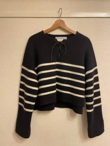 THIRD MAGAZINE 서드 매거진 레이스업 보더 니트