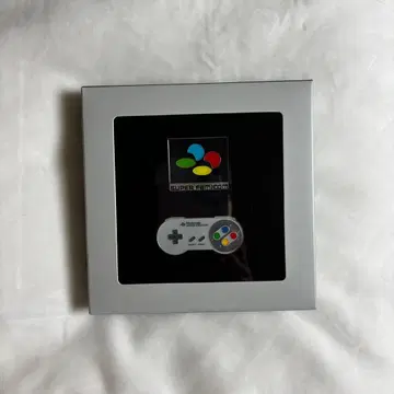 Nintendomuseum 슈퍼 패미컴 핀 배지
