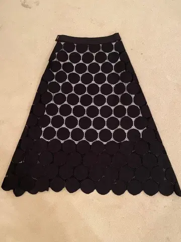 플레어 스커트 블랙 원형 디자인