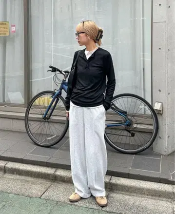 feepur 핀턱 속기모 와이드 스웨트 팬츠 오트밀 미사용 새상품