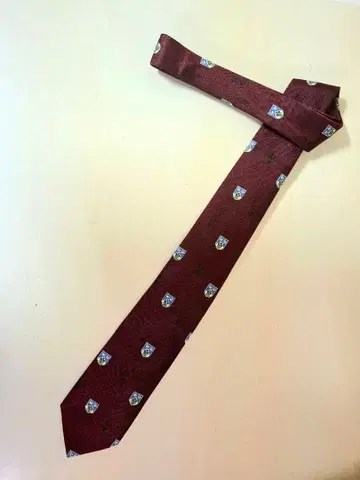 사이코 버니 버건디 넥타이