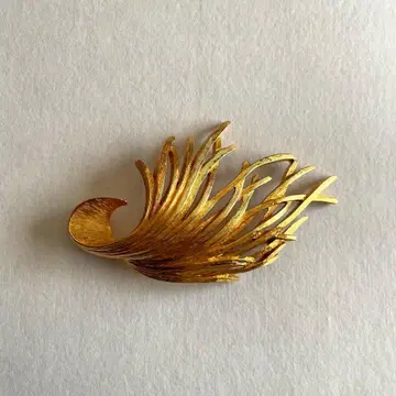 Monet vintage wing shaped gold brooch