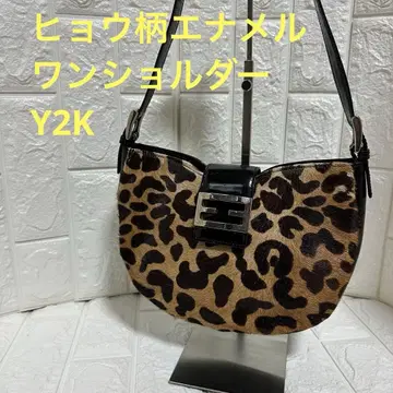 레오파드 무늬 에나멜 숄더백 Y2K