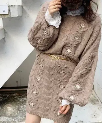 퐁퐁 꽃 자수 니트 셋업 모카