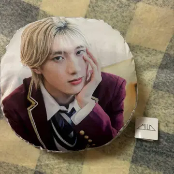 M!LK 야마나카 유타로 쿠션 라운드 쿠션