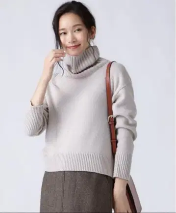 23구 캐시미어 블렌드 벌키 터틀넥 니트 베이지