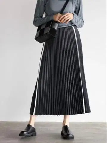 [새상품] RADIATE 라디에이트 더블 라인 플리츠 스커트 야마다야