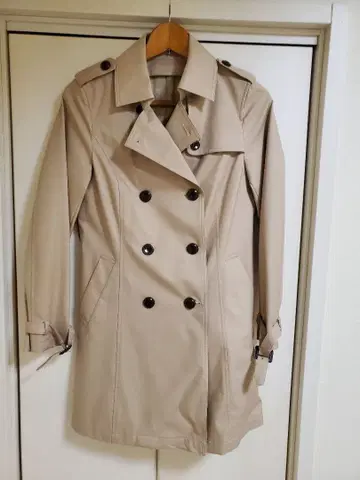 베이지 트렌치코트 더블 브레스트