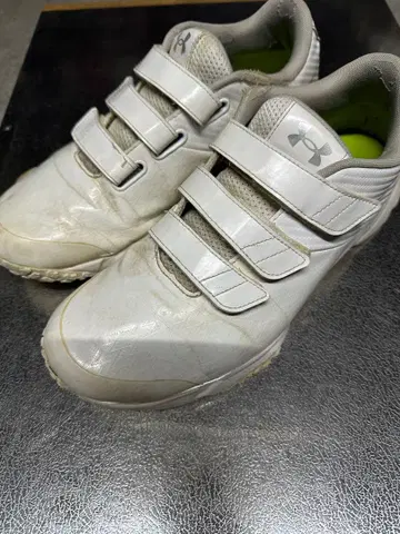 언더 아머 트레이닝 슈즈 화이트