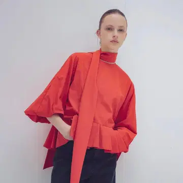 새상품급 2024 트루 바이 마리코 오이카와 페플럼 보타이 블라우스