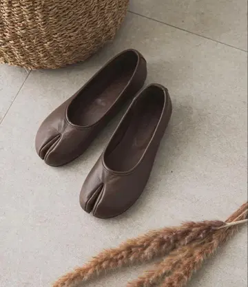 rectangle 타비 펌프스 브라운 SMALL 사이즈