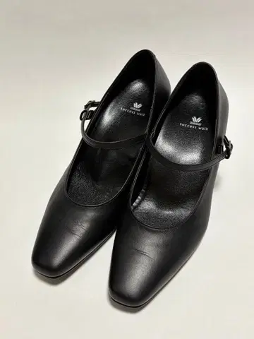 새상품급 와코루/서세스워크 블랙 스트랩 펌프스 22.5cm