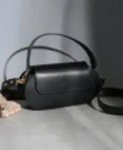 aulentti 오우렌티 오벌 가죽 백 블랙