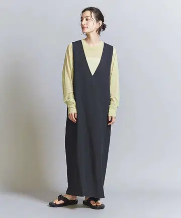 카르제 딥 V넥 오버롤 스커트