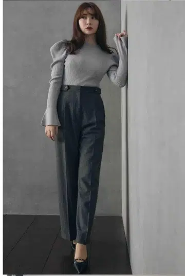 Herlipto 핀 스트라이프 와이드 레그 팬츠 블랙 M