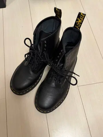 닥터마틴 1460 8홀 부츠