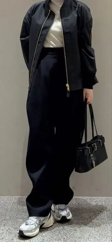 현재 출시 중 LOEFF 봉탕 팬츠 UNITEDARROWS