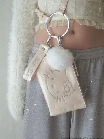 페리큐어 HELLO KITTY charm pouch shoulder