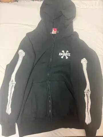 POWELL BONES 블랙 후드티