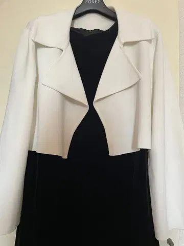 화이트 숏 기장 가디건