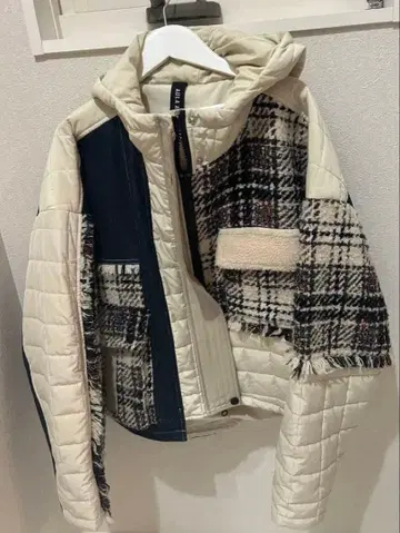 아우라 아이라 자켓