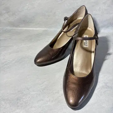 새상품 하자품 브론즈 앵클 스트랩 펌프스 라운드토