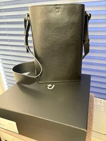 유니클로 +J 숄더백