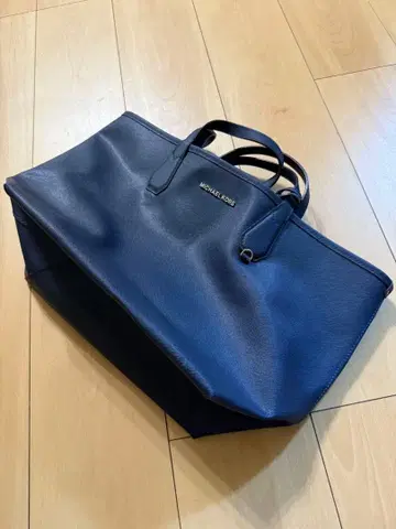 MICHAEL KORS 네이비 백 파우치 포함