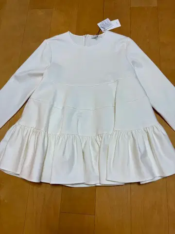 미사용 새상품 yori 누쿠누쿠 티어드 프릴 블라우스 36