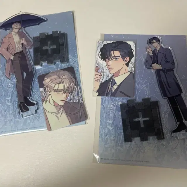 뿌리없는 나무 아크릴 스탠드 일괄