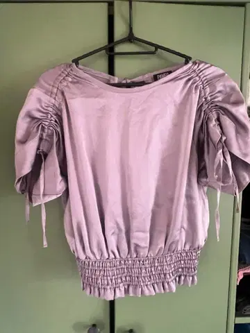 PAMEO POSE Courtney 블라우스 반팔 백리본 새틴 원단