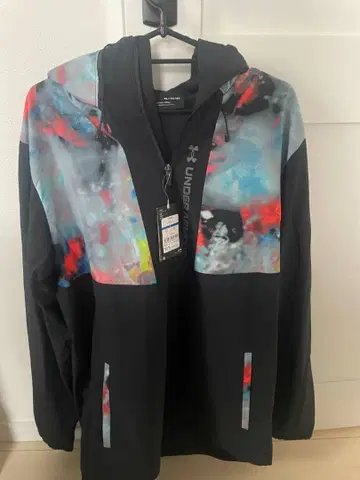 [ 미사용품 ] UNDER ARMOUR 후드 부착 자켓