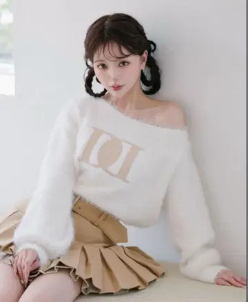 DD 로고 원숄더 니트탑 다리치 Darich 화이트