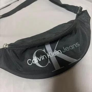 캘빈클라인 바디백 블랙