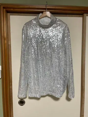 [ 새상품급 ] 남성용 상의 실버 스팽글 터틀넥 SHEIN