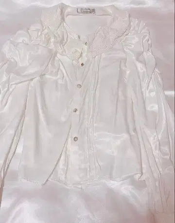 pium 코튼 레이스 빈티지 새틴 블라우스 화이트