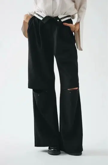 THE TOE 스트라스부르 슬릿 팬츠 블랙