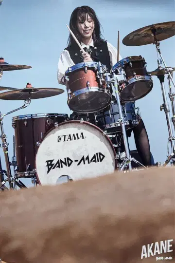 BAND-MAID AKANE B2 포스터