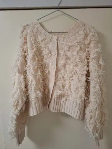 LOWRYS FARM 프린지 가디건 아이보리