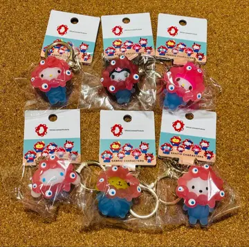 오사카 간사이 만박 산리오 미야쿠미야쿠 클리어 키링 세트