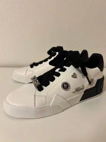 칼 라거펠트 (Karl Lagerfeld) 스니커즈