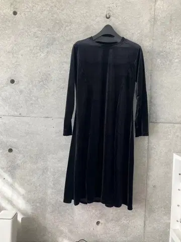 블랙 벨벳 A라인 원피스 긴팔