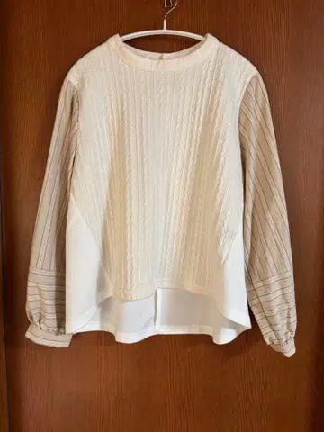 리플렉트 아이보리 케이블 니트풍 긴팔 상의