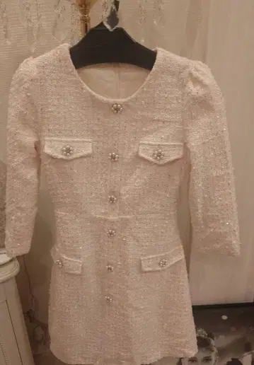 페이크 포켓 부착 펄 비쥬 장식 단추 스팽글 트위드 미니 원피스