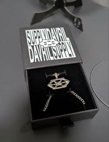 다브릴 서플라이 유니크 펜던트 목걸이