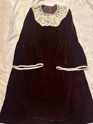 제인 마플 버건디 벨벳 원피스